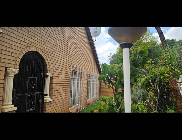 3 BEDROOM FREESTANDING FOR SALE IN PROTEA PARK